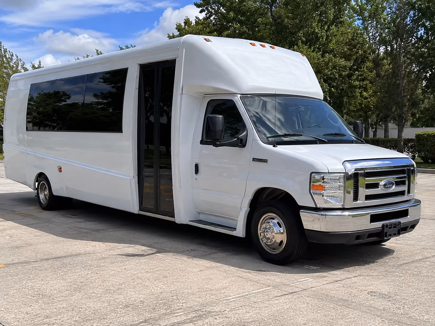 18 Passenger Party Bus Exterior