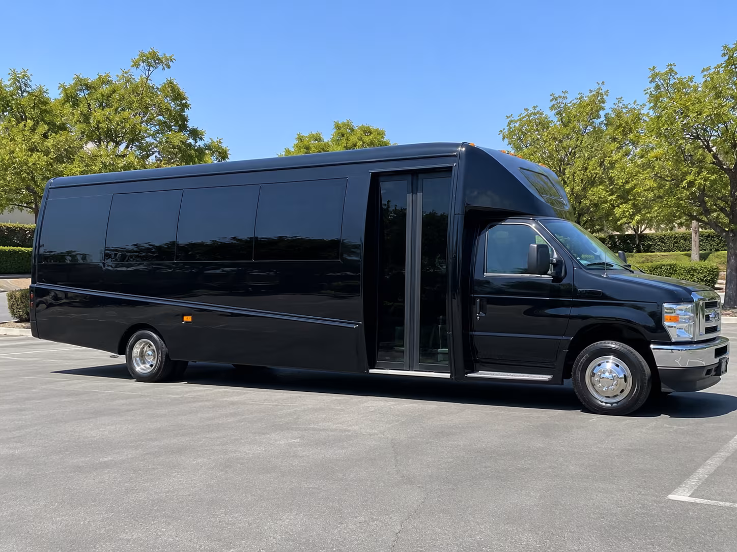 Newport News Airport Shuttle & Transportation party bus exterior