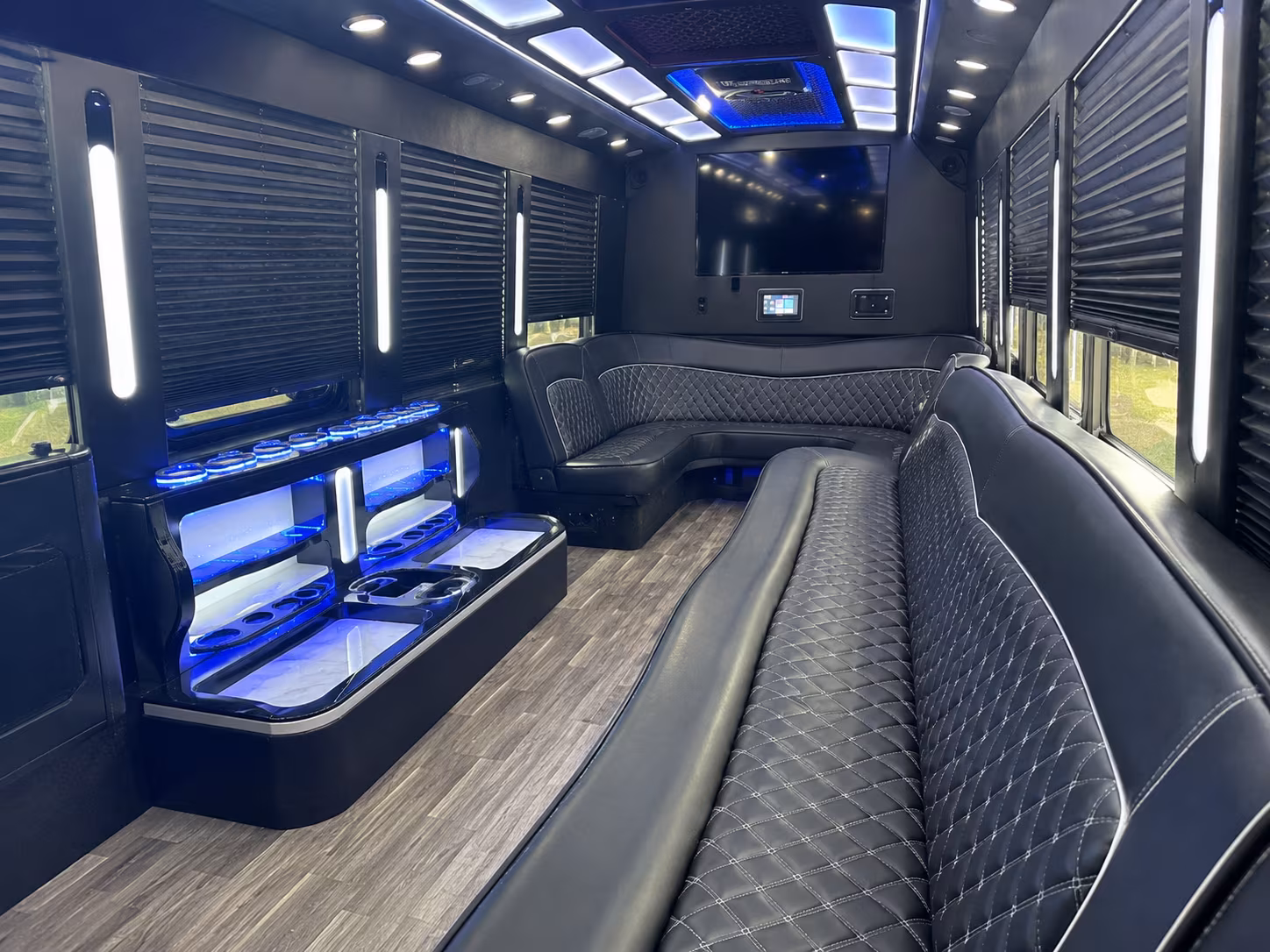 Newport News Winery Tour & Pub Crawl Transportation party bus exterior