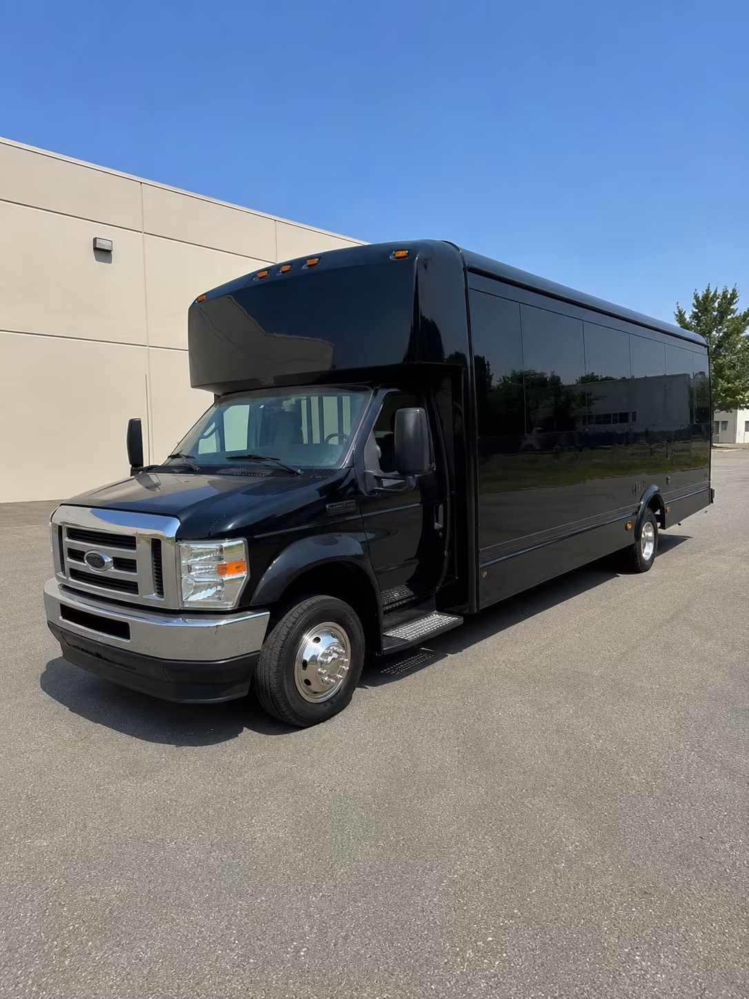 Newport News Winery Tour & Pub Crawl Transportation